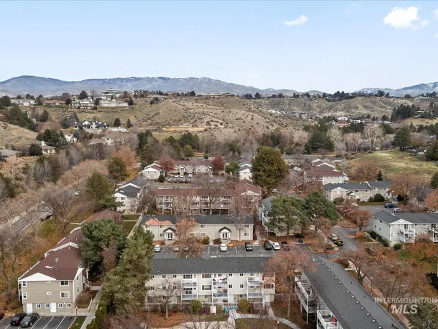 $369,900 | 213 Village Lane, Boise, ID 83702