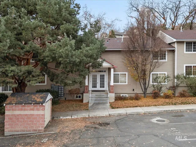 $369,900 | 213 Village Lane, Boise, ID 83702