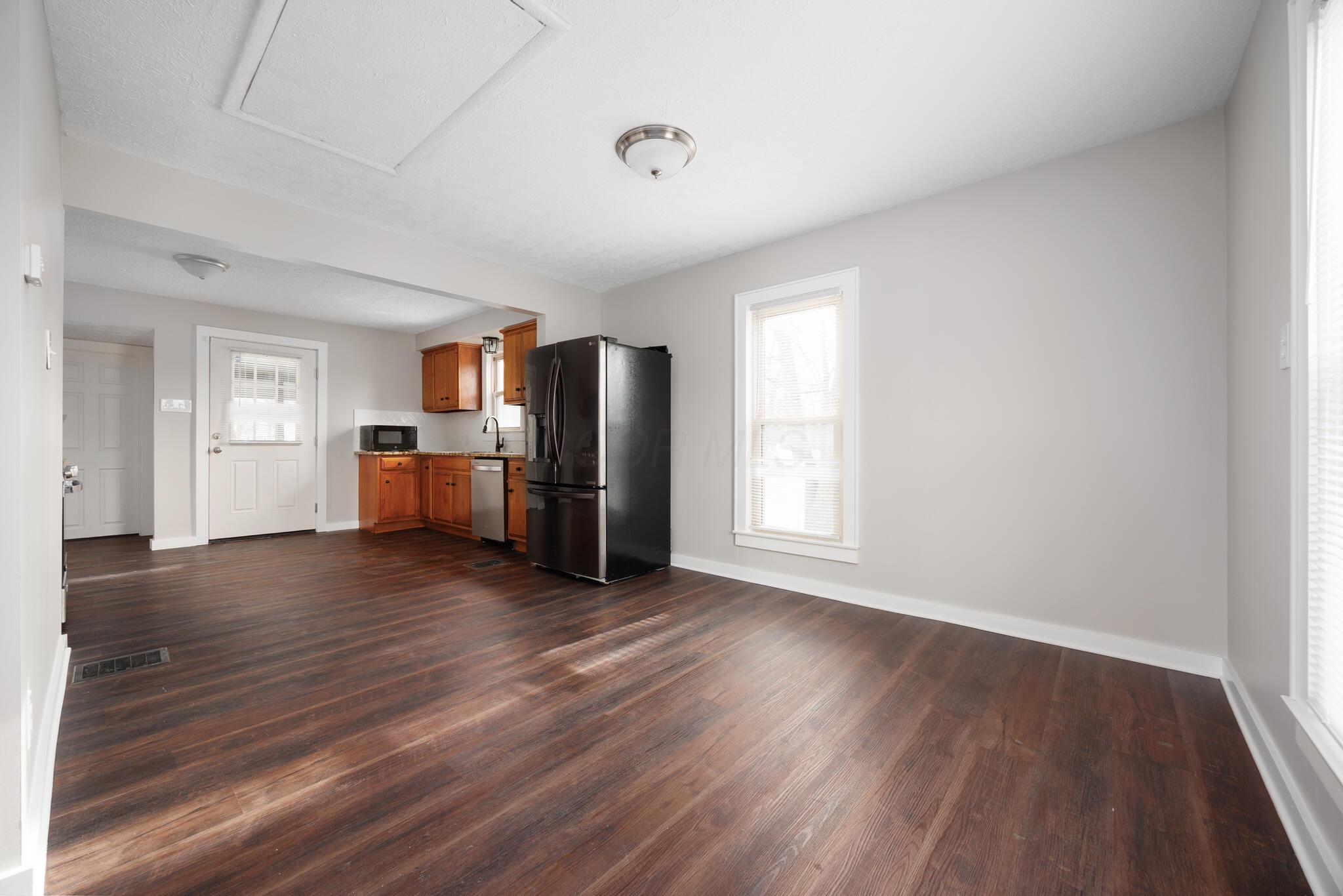 2182 Frank Road Columbus, OH 43223 - Photo 6 of 42 0319 Bo 2182 Frank Rd-42_(2048)