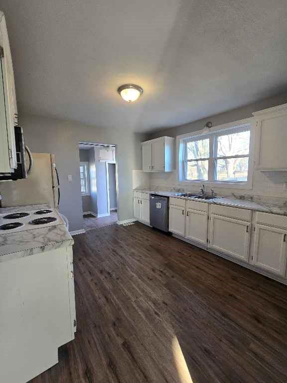 313 East Kay Street Lansing, KS 66043 - Photo 2 of 26