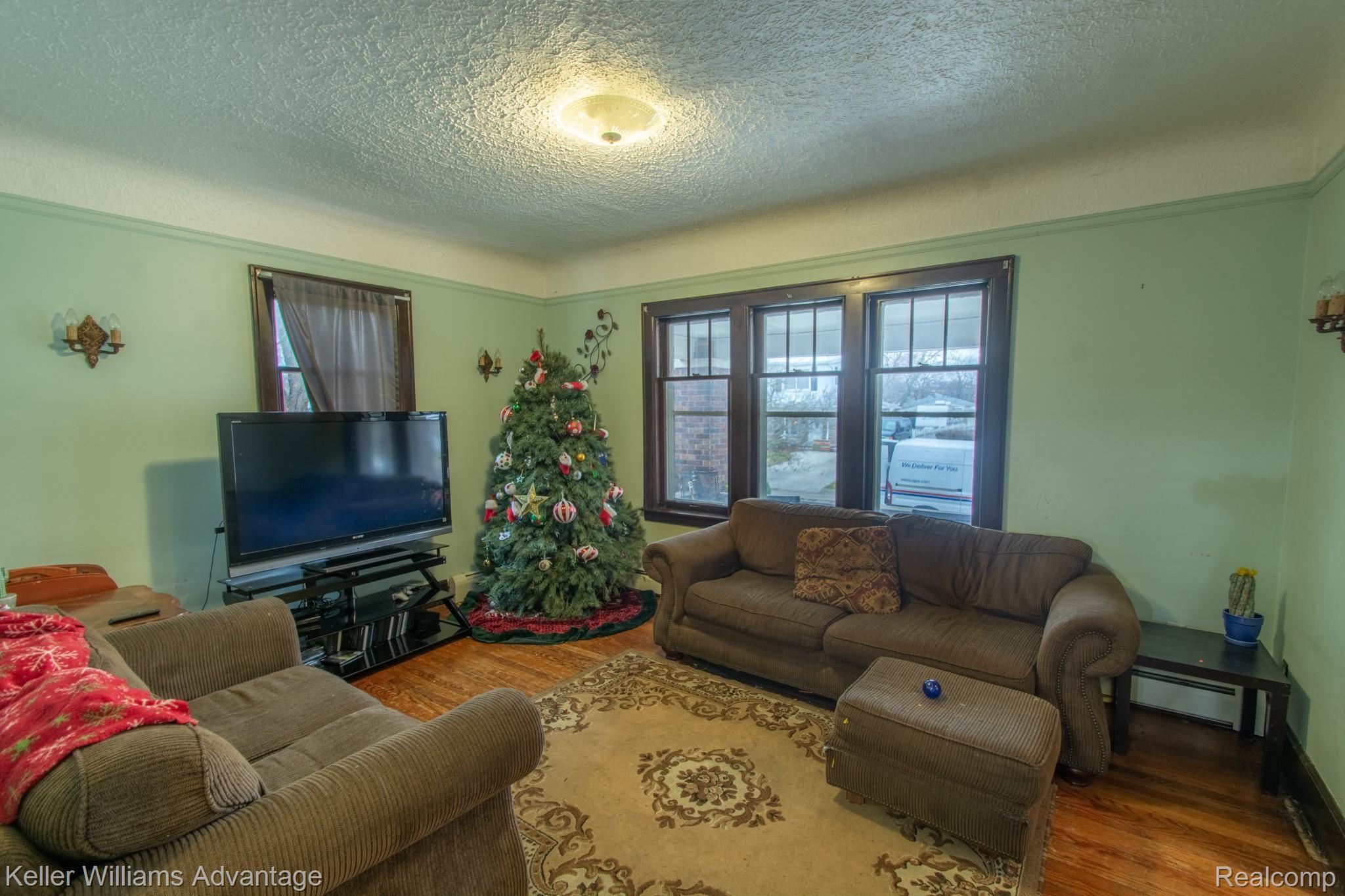 7317 Harding Street Taylor, MI 48180 - Photo 6 of 26 7317 Harding-Living 1.jpg
