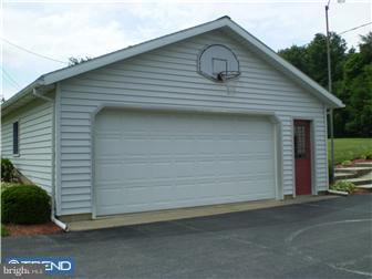 302 Forgedale Road Fleetwood, PA 19522 - Photo 3 of 12 Gallery Image 3