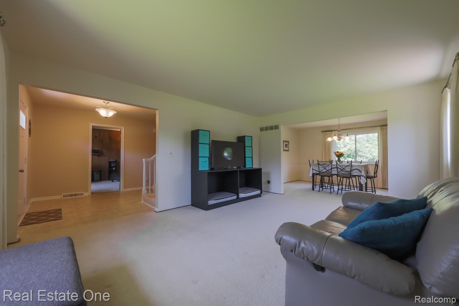1059 Alter Road Bloomfield Hills, MI 48304 - Photo 9 of 43 1059 Alter Rd Bloomfield Hills-large-009-026-untitled 9 of 42-1500x1000-72dpi.jpg