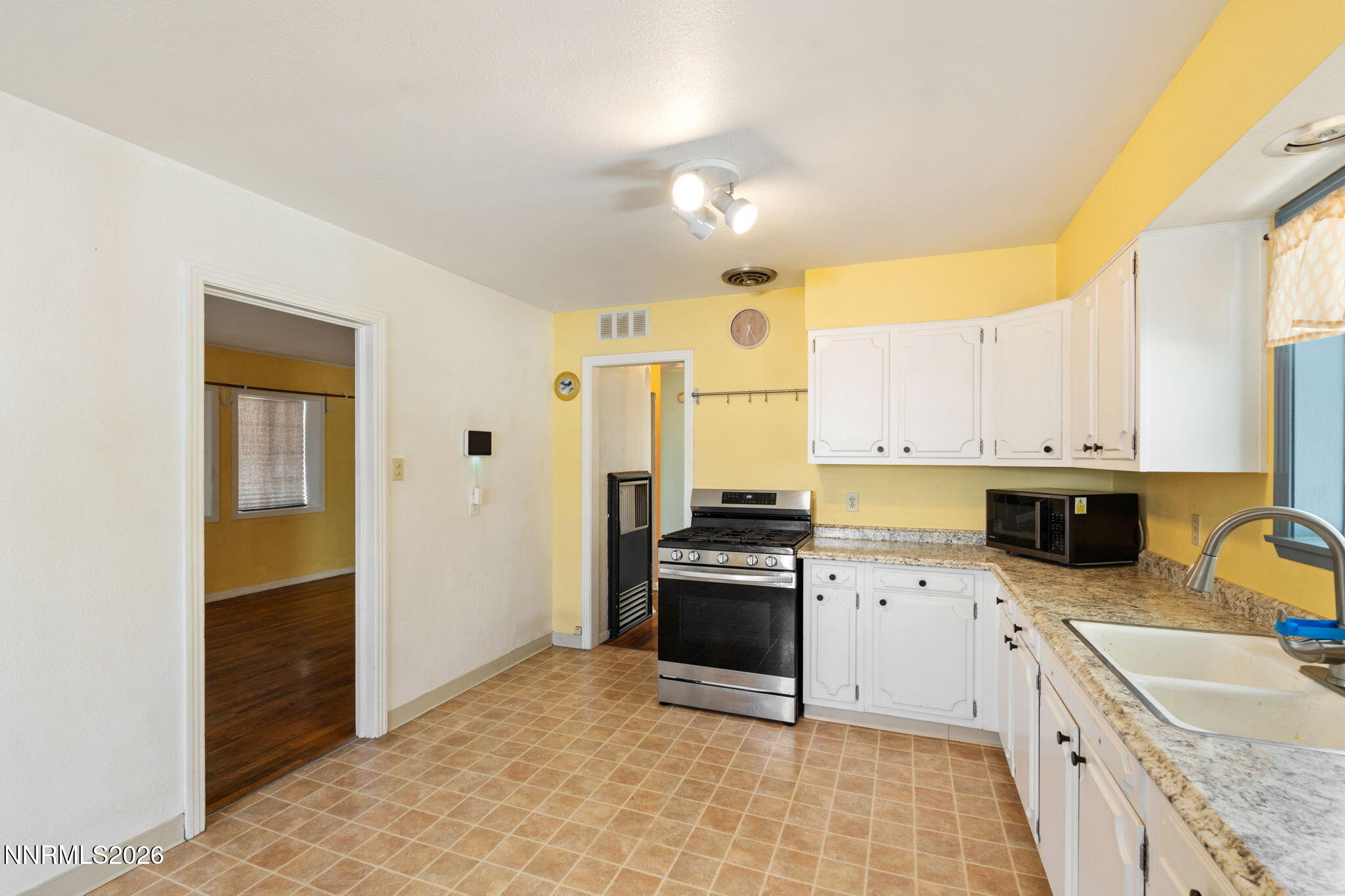 745 Hood Avenue Reno, NV 89512 - Photo 14 of 34 22-web-or-mls-DSC09269