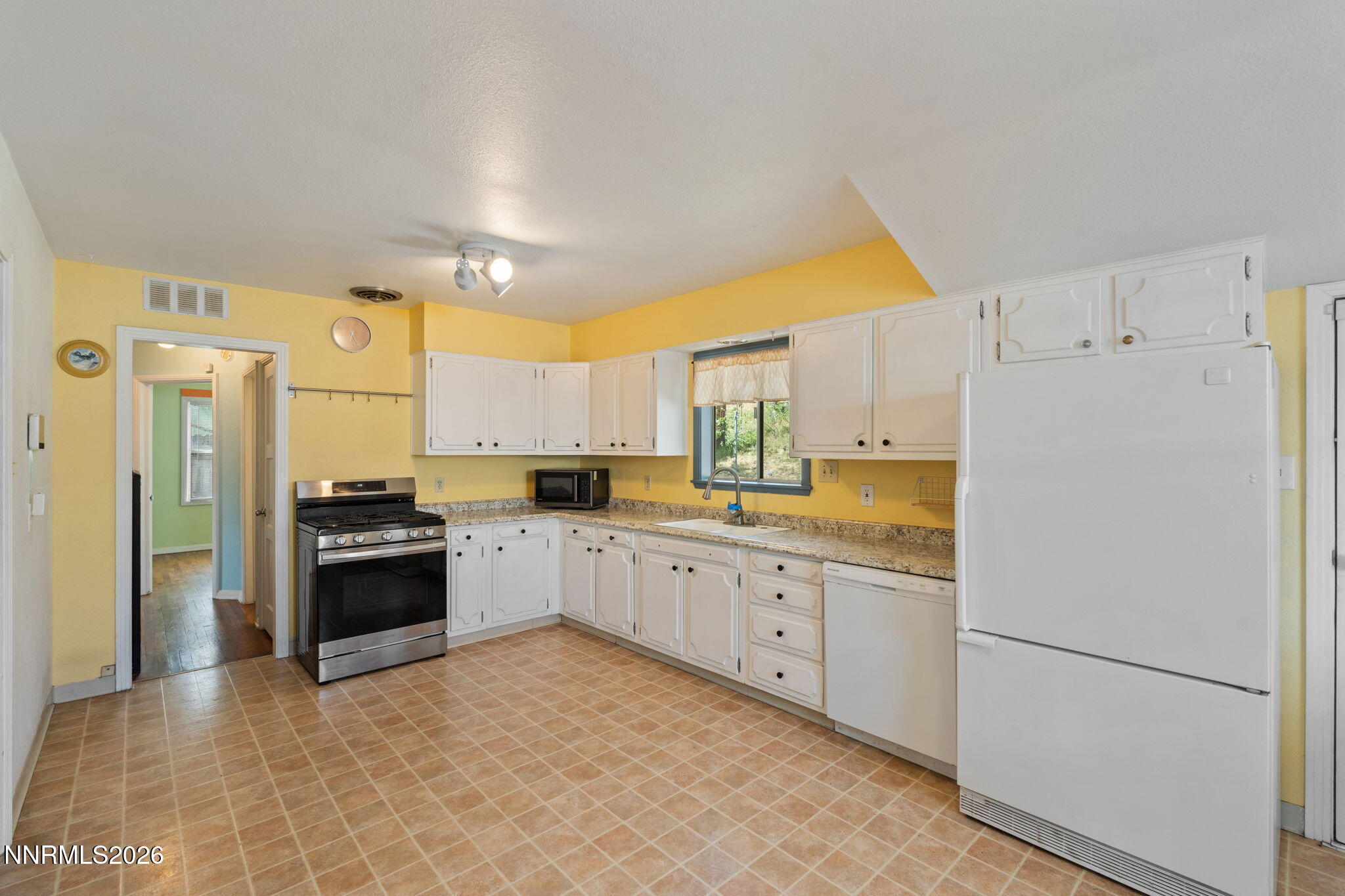 745 Hood Avenue Reno, NV 89512 - Photo 15 of 34 23-web-or-mls-DSC09264