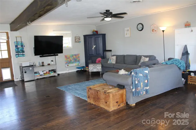 a view of a yard with a tree