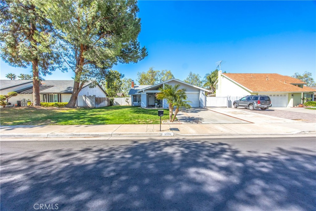 3916 New Haven Drive Riverside, CA 92505 - Photo 2 of 33