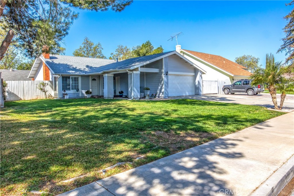 3916 New Haven Drive Riverside, CA 92505 - Photo 3 of 33