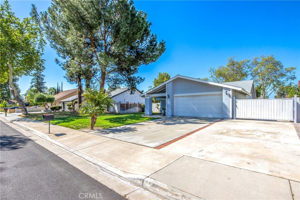 3916 New Haven Drive Riverside, CA 92505 - Photo 5 of 33