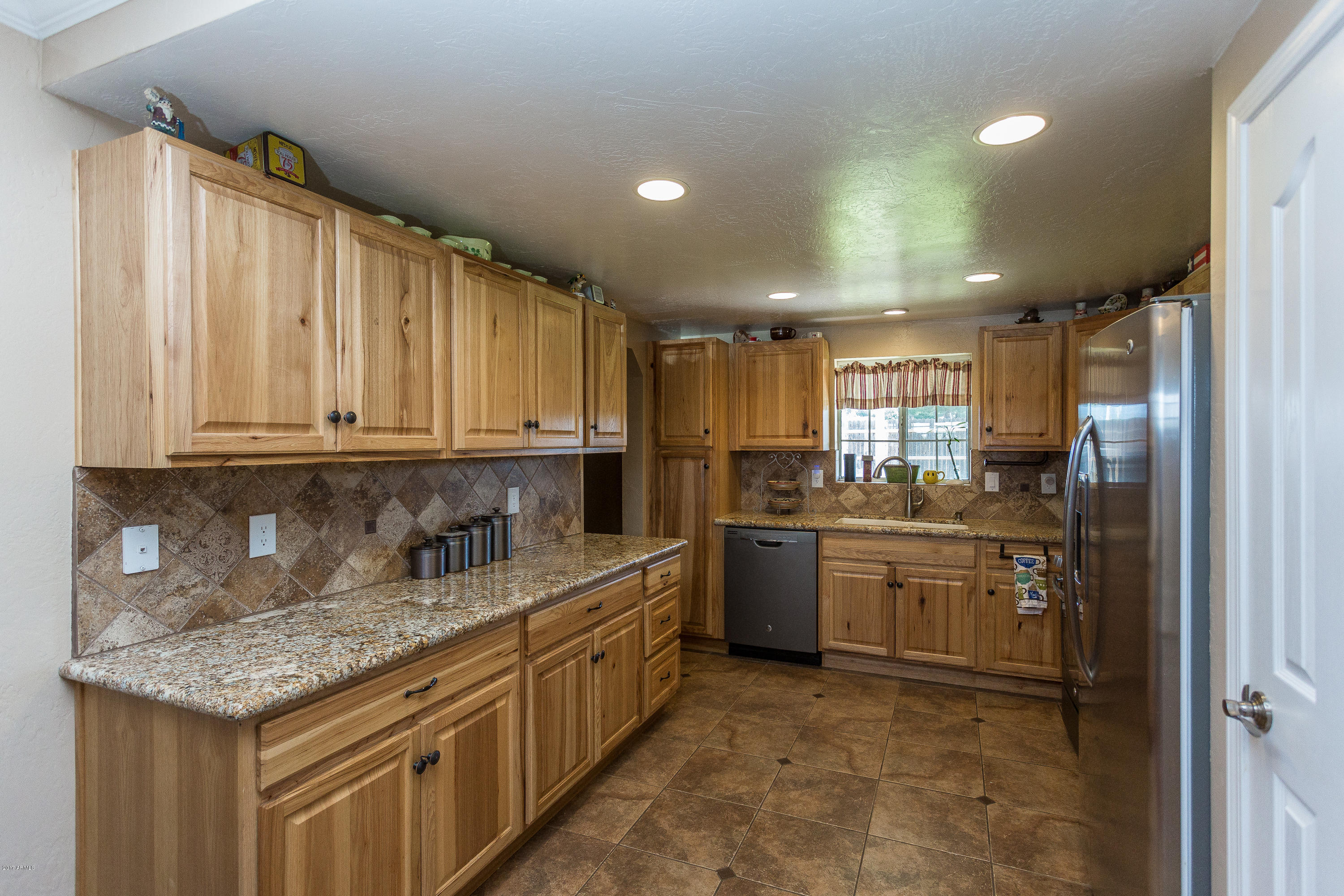 4665 North Meixner Road Prescott Valley, AZ 86314 - Photo 4 of 20 005_Kitchen