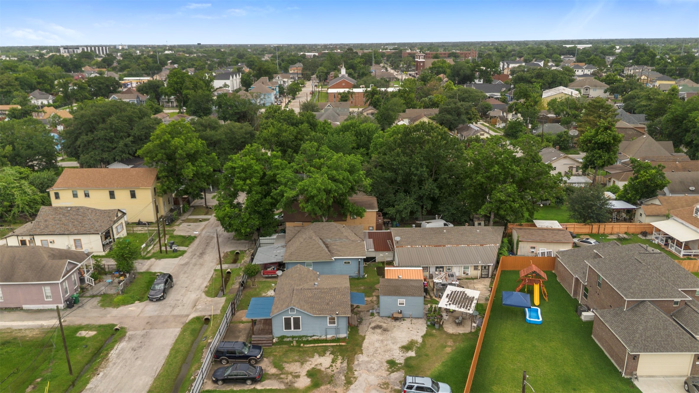 1612 Common Street Houston, TX 77009 - Photo 13 of 21