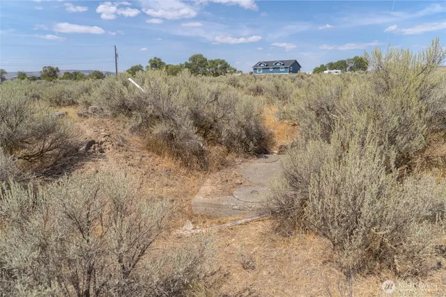 a view of a houses with a yard