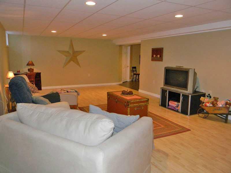 22 Monroe Road Hampden, ME 04444 - Photo 5 of 35 Den/Family/Great Room.