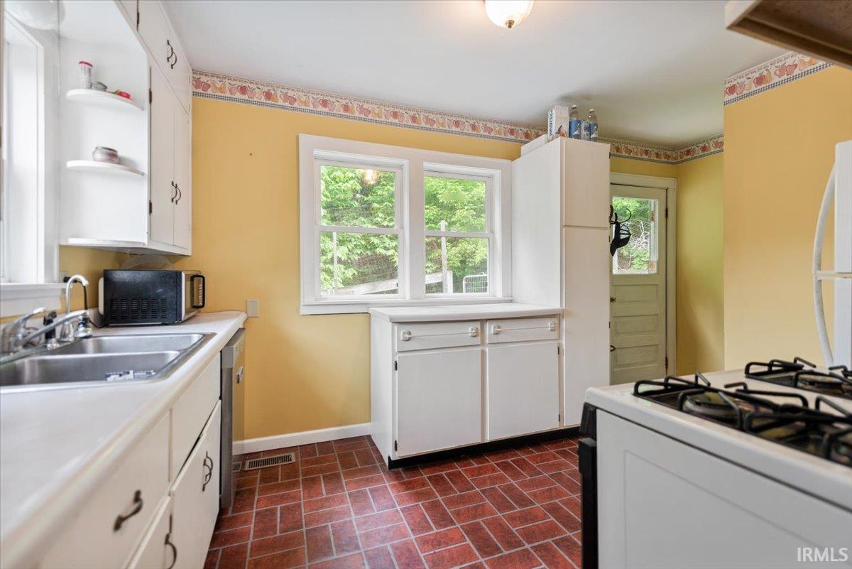 9510 South Snow Road Bloomington, IN 47403 - Photo 8 of 22