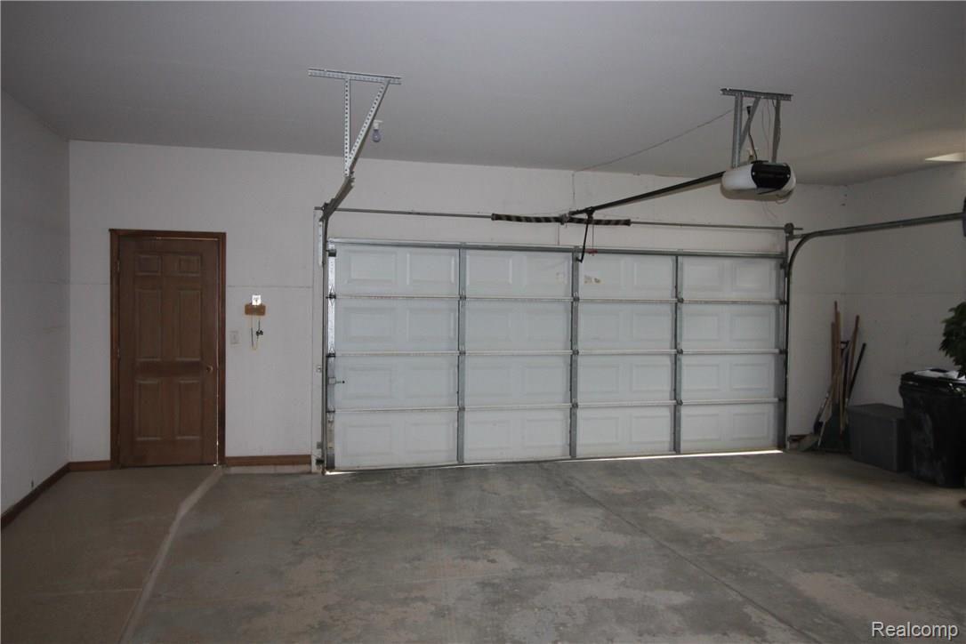66200 Wolcott Road Ray, MI 48096 - Photo 12 of 32 WOLCOTT OVERSIZED GARAGE.jpg