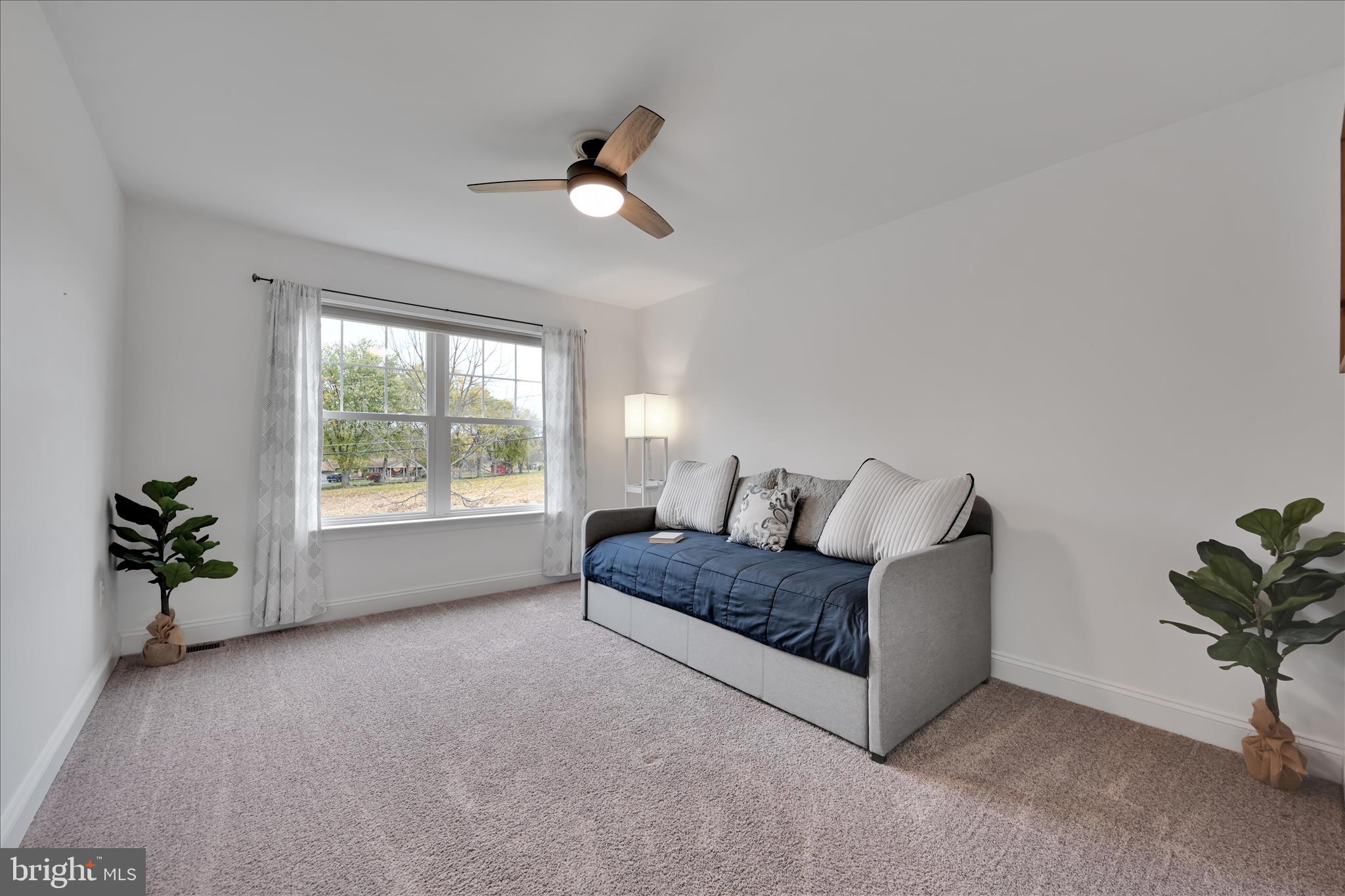 495 South Mill Street Lebanon, PA 17042 - Photo 30 of 54 a living room with furniture and potted plant