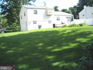 3255 Oak Road Huntingdon Valley, PA 19006 - Photo 5 of 5 Gallery Image 5