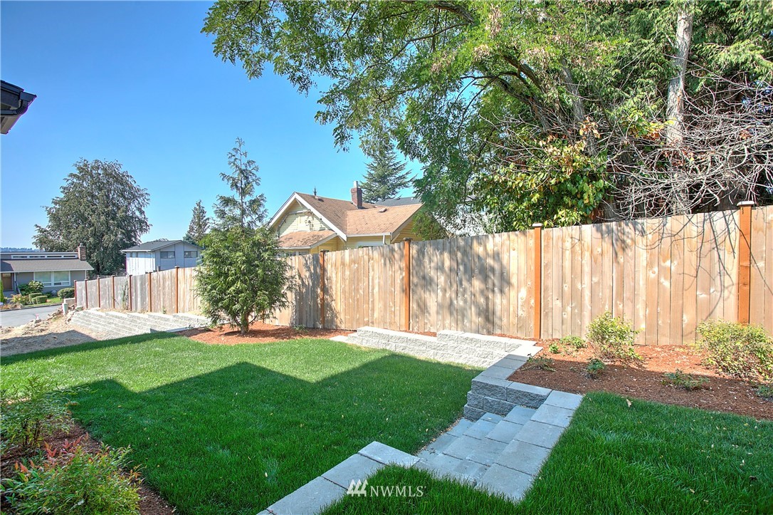 1808 Northeast 13th Street Renton, WA 98056 - Photo 24 of 25