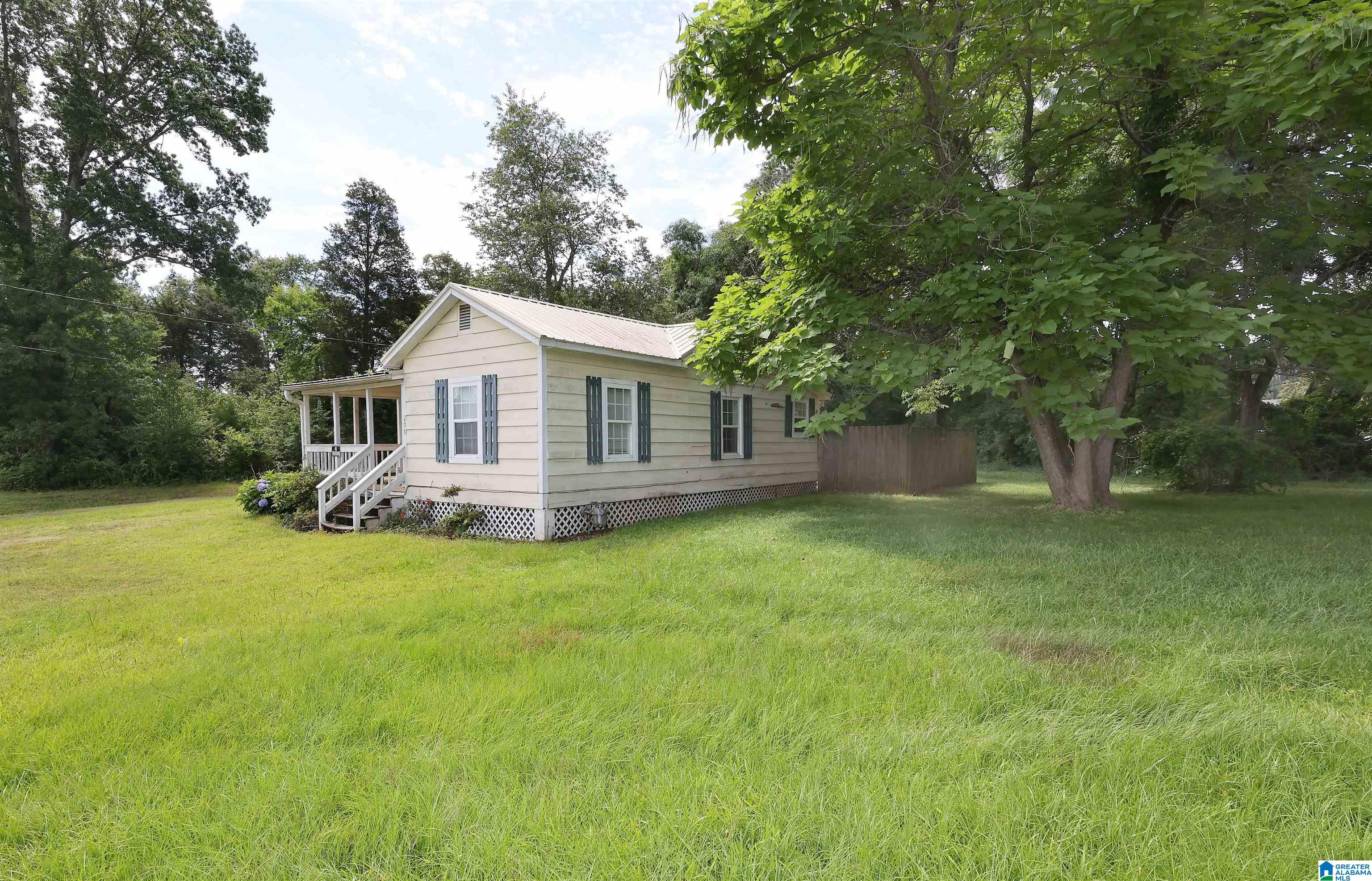 200 Greenleaf Street Southwest Jacksonville, AL 36265 - Photo 3 of 20