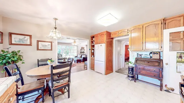 a view of livingroom with furniture