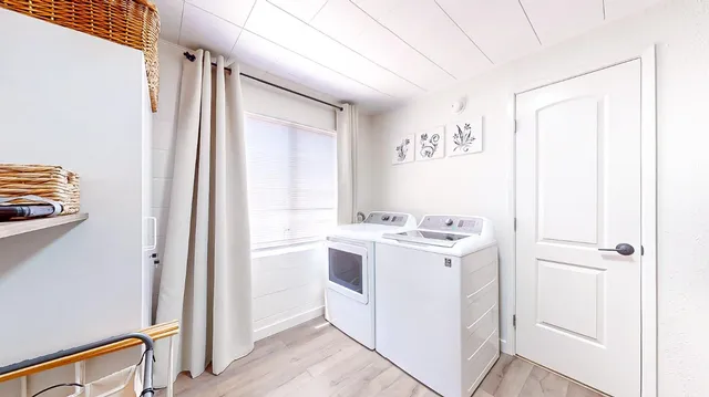 a view of an entryway with a workspace