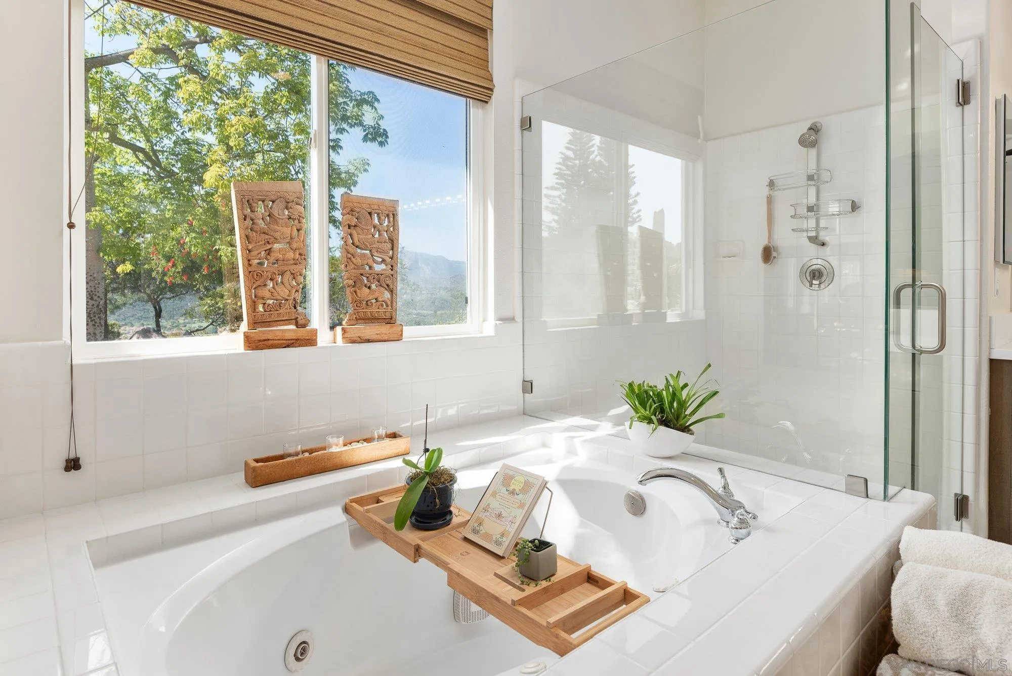 424 Sky Mesa Road Alpine, CA 91901 - Photo 38 of 75 a bathroom with a sink and a bathtub