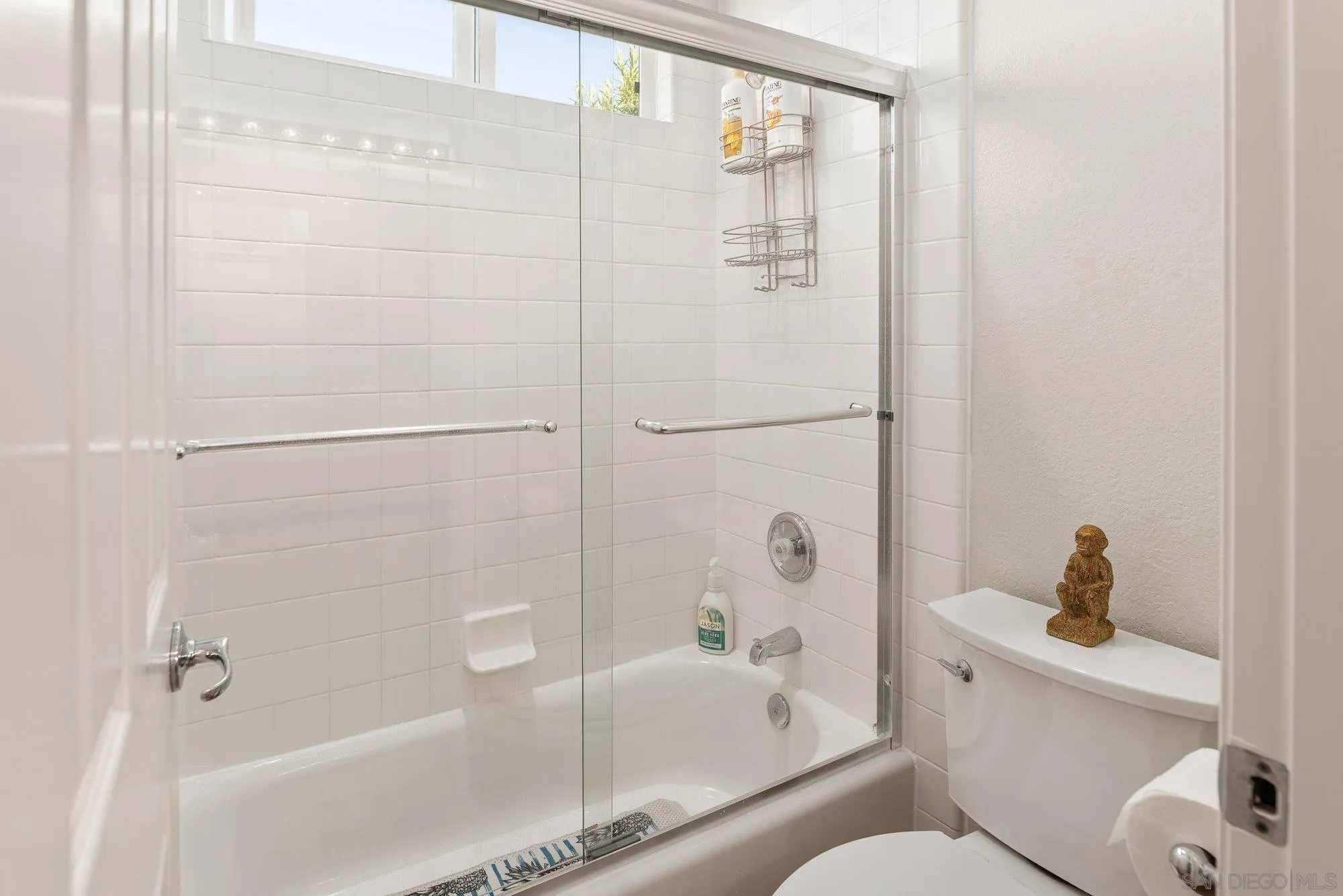 424 Sky Mesa Road Alpine, CA 91901 - Photo 46 of 75 a white bath tub sitting next to a toilet