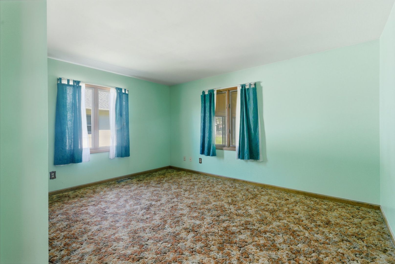 1356 Fifth Street Montgomery, IL 60538 - Photo 14 of 32 an empty room with a window
