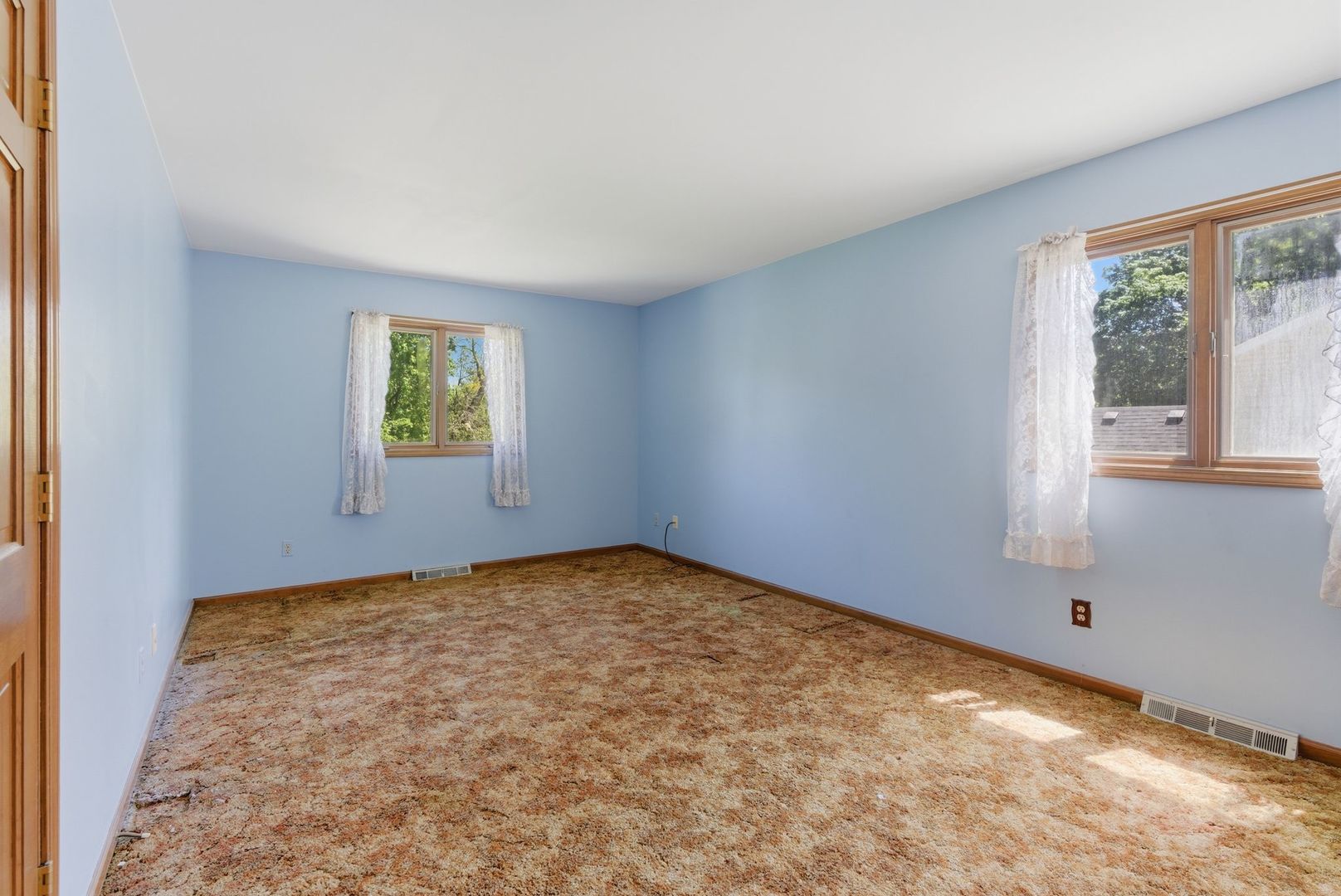 1356 Fifth Street Montgomery, IL 60538 - Photo 19 of 32 an empty room with a window