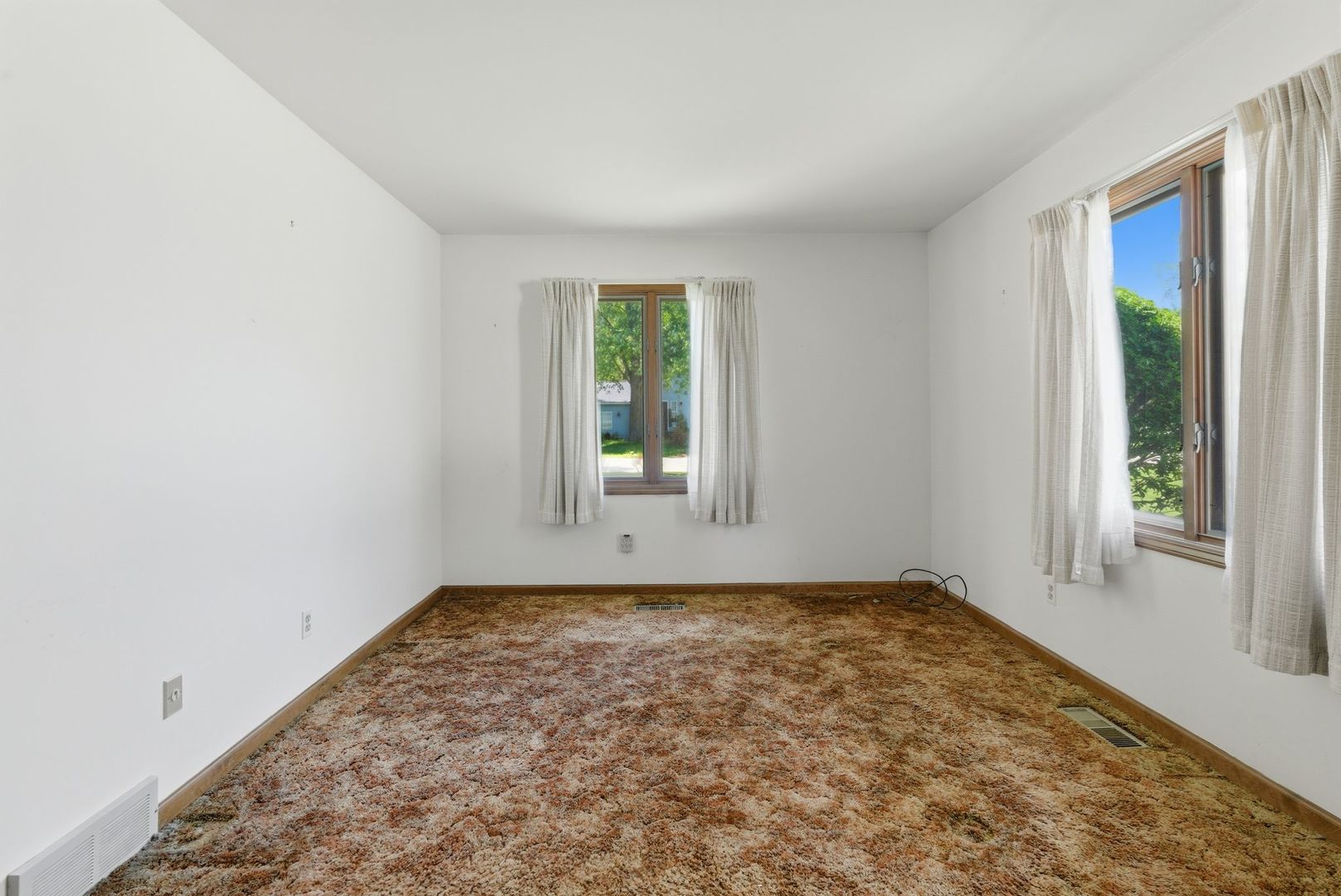 1356 Fifth Street Montgomery, IL 60538 - Photo 10 of 32 an empty room with windows