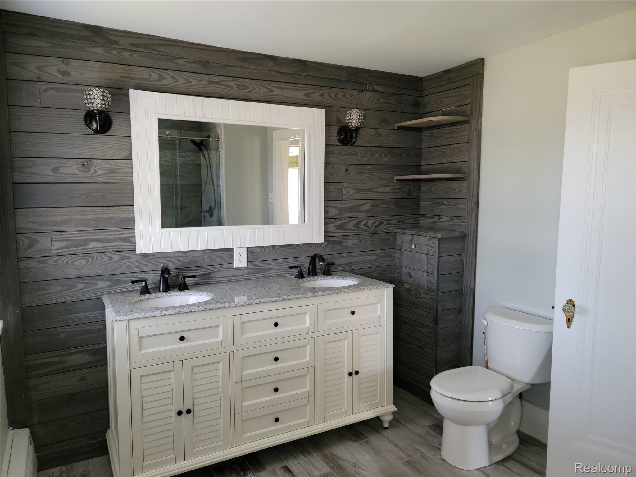 2185 North Hickory Ridge Road Highland, MI 48357 - Photo 14 of 24 Upper bath