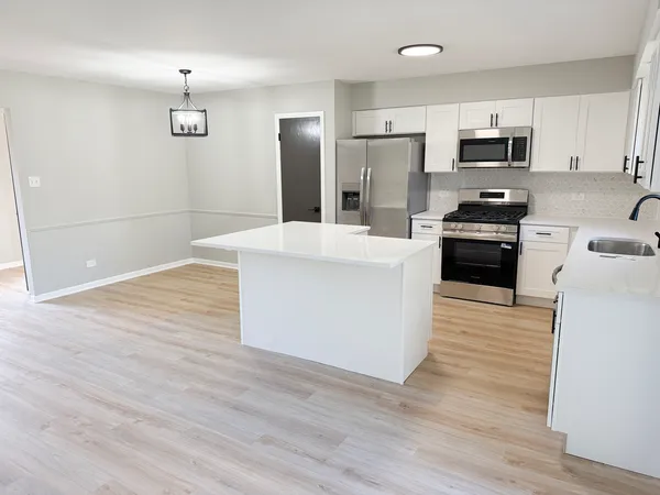 $297,700 | 823 Bradoc Street, Chicago Heights, IL 60411