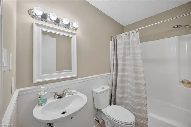 $1,349 | 235 Lakecrest Road, Eden, NC 27288