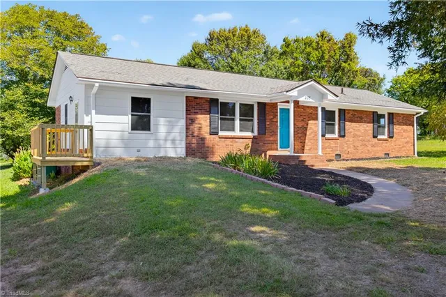 $1,349 | 235 Lakecrest Road, Eden, NC 27288