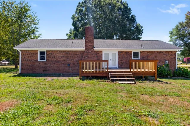 $1,349 | 235 Lakecrest Road, Eden, NC 27288