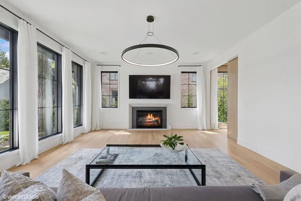 $5,000,000 | 215 North Washington Street, Hinsdale, IL 60521