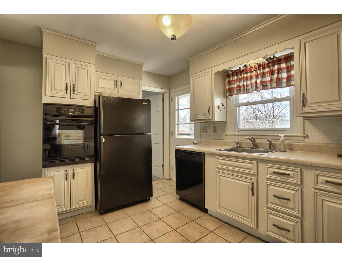 3013 Curtis Road Reading, PA 19608 - Photo 12 of 25