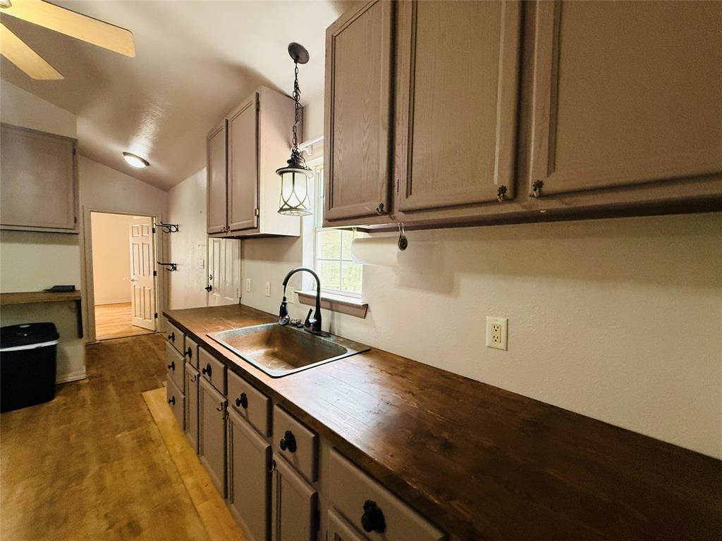 394 County Road Paris, TX 75460 - Photo 8 of 32