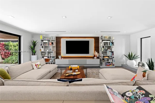 $11,500 | 2020 Northeast 121st Road, Unit 2020, North Miami, FL 33181