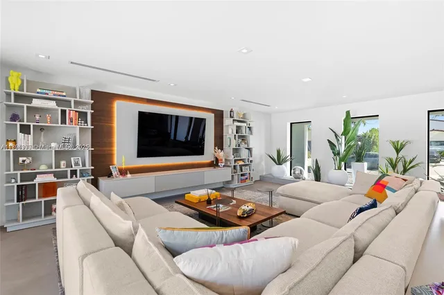 $11,500 | 2020 Northeast 121st Road, Unit 2020, North Miami, FL 33181