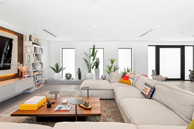 $11,500 | 2020 Northeast 121st Road, Unit 2020, North Miami, FL 33181