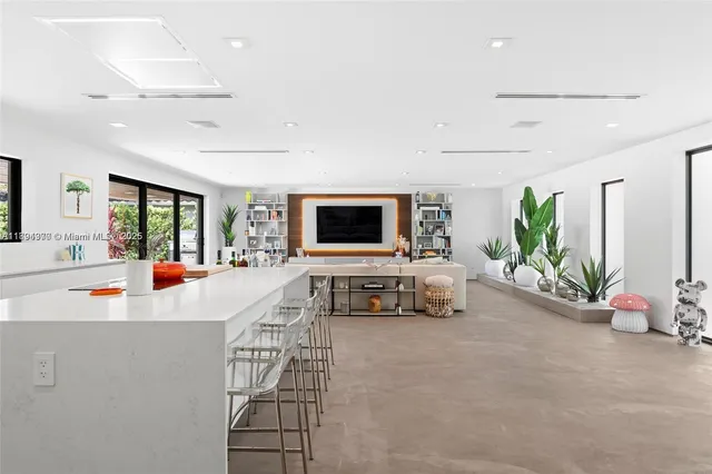 $11,500 | 2020 Northeast 121st Road, Unit 2020, North Miami, FL 33181