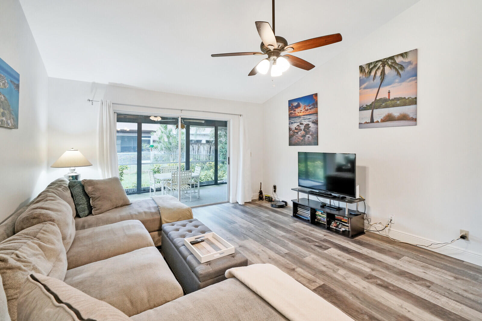 113 Pinewood Court Jupiter, FL 33458 - Photo 3 of 26 Living Room