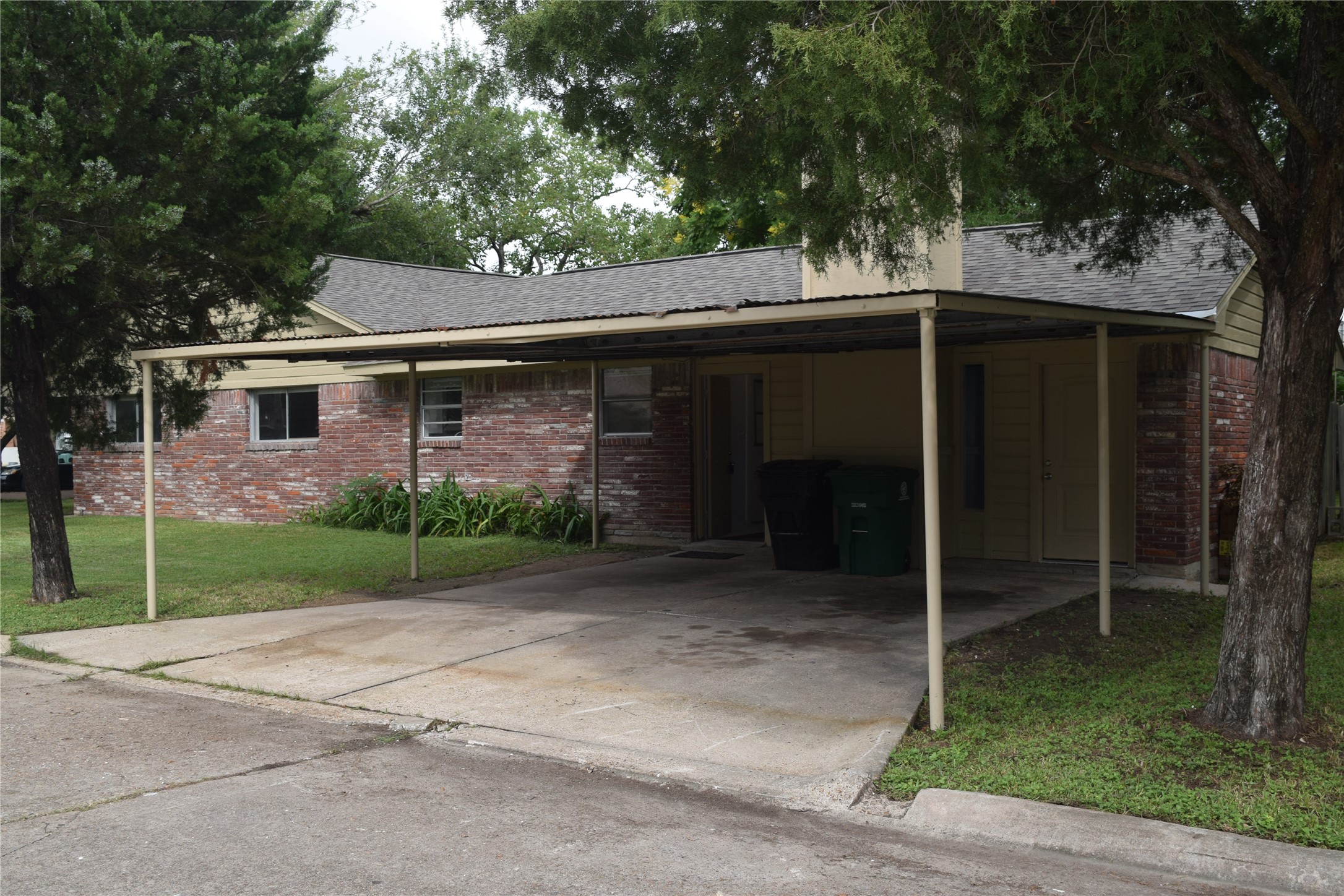 9902 Tolman Street Houston, TX 77034 - Photo 24 of 26 front view of house with a yard