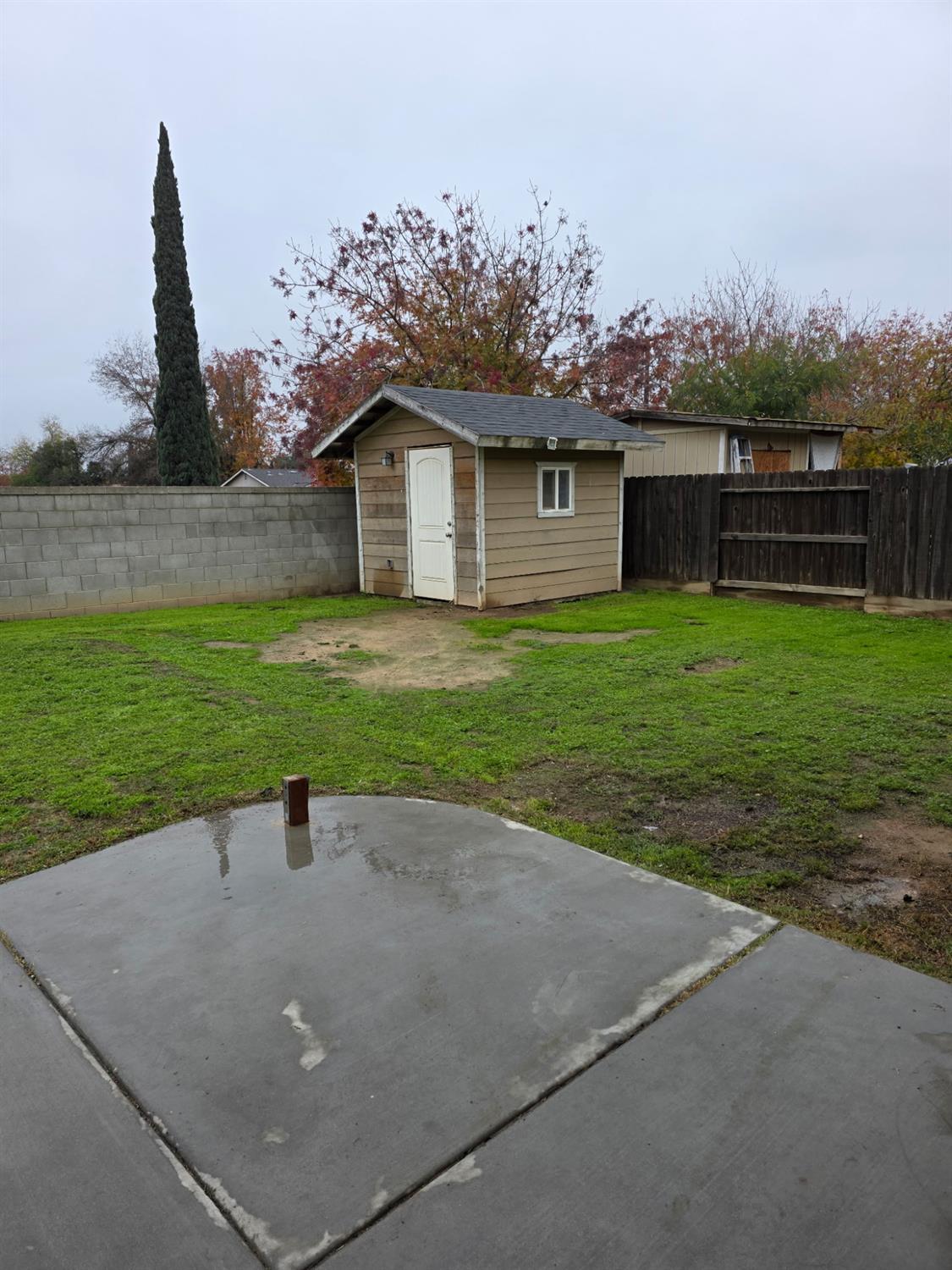804 Morris Lane Madera, CA 93637 - Photo 16 of 17 a view of a house with a yard