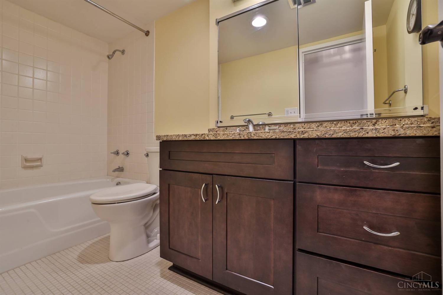 2444 Madison Road, Unit 512 Cincinnati, OH 45208 - Photo 21 of 31 Gallery Image 21