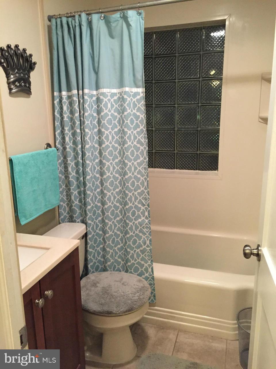 2736 Plainfield Road Baltimore, MD 21222 - Photo 16 of 25 Bath