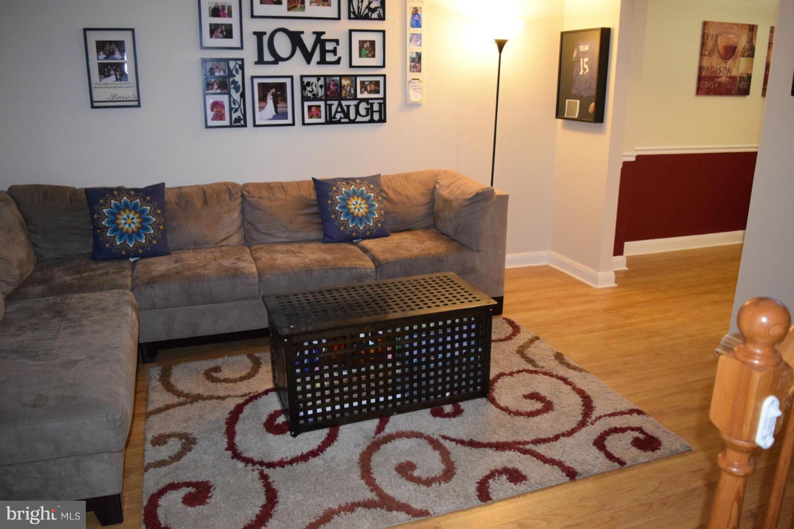 2736 Plainfield Road Baltimore, MD 21222 - Photo 7 of 25 Living Room