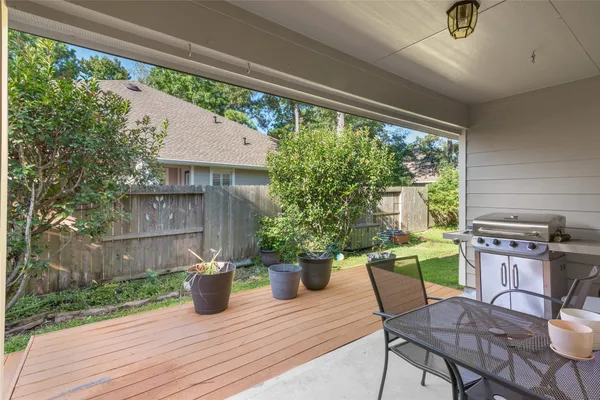 a view of a backyard with plants and garden