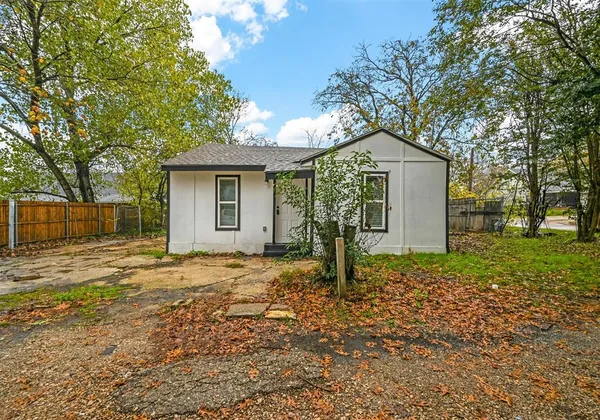 $1,450 | 105 Short Street, Farmersville, TX 75442